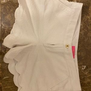 Lilly Pulitzer - White - 5 inch Buttercup Scallop Shorts - Size 8 - Worn Once